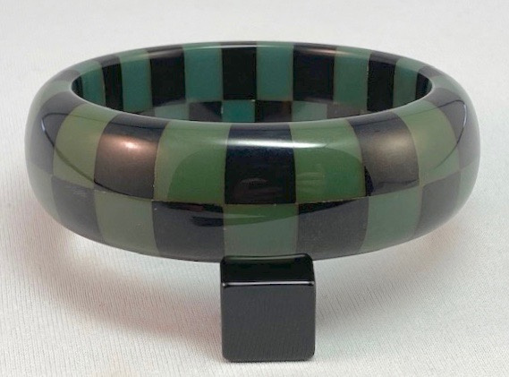 SZ7 Shultz grayish blue/black checkerboard bakelite bangle